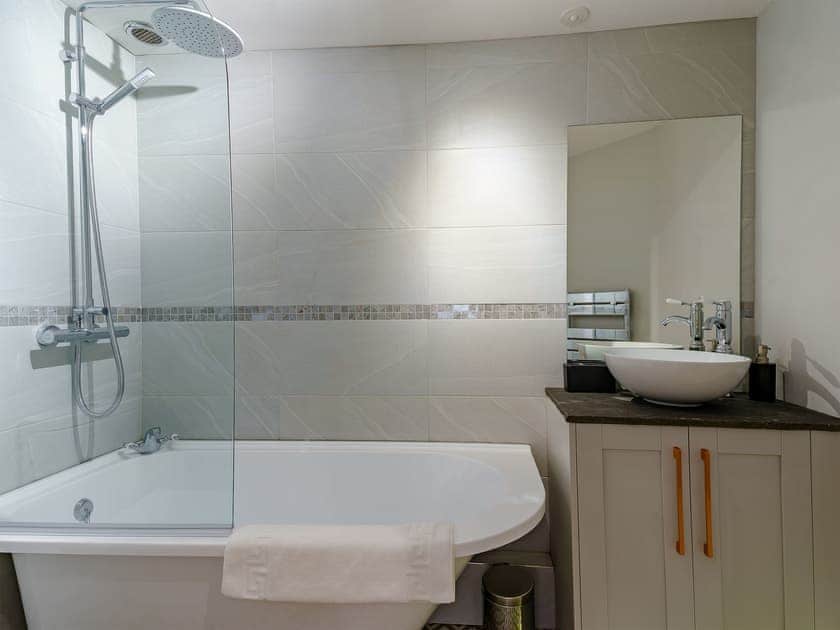 Bathroom | The Cottage - Tor Y Graig, Neath
