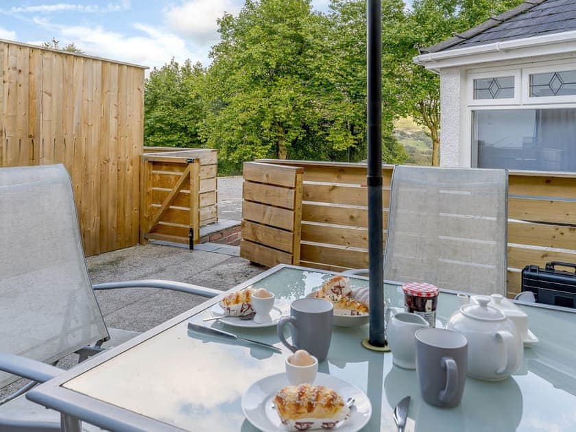 Sitting-out-area | The Cottage - Tor Y Graig, Neath