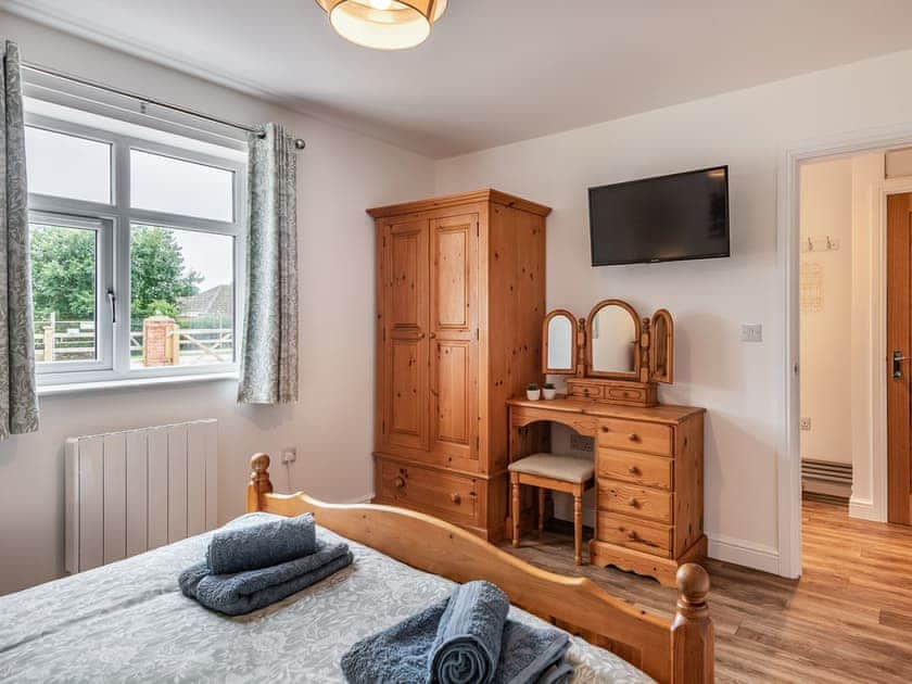 Double bedroom | Sycamore Lodge - Holding Holiday Homes, Hogsthorpe