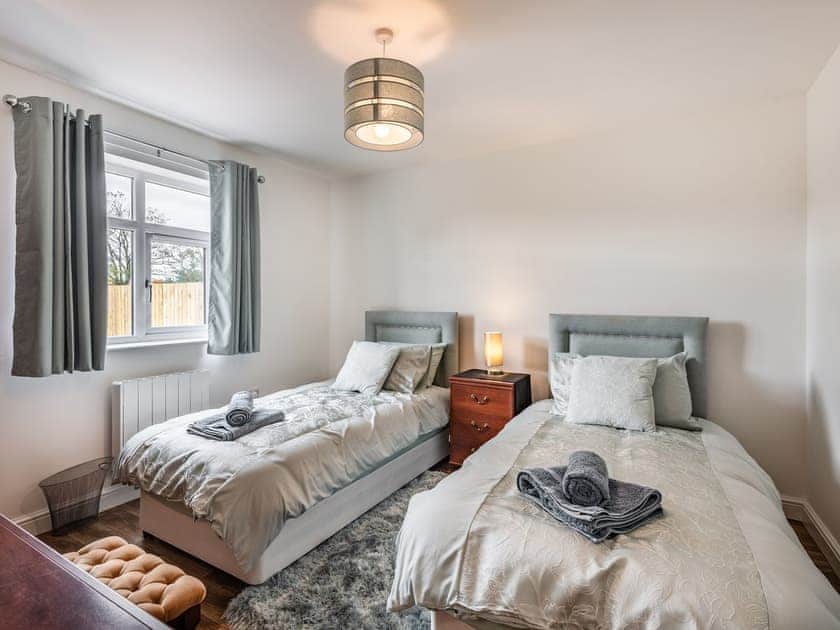 Twin bedroom | Sycamore Lodge - Holding Holiday Homes, Hogsthorpe