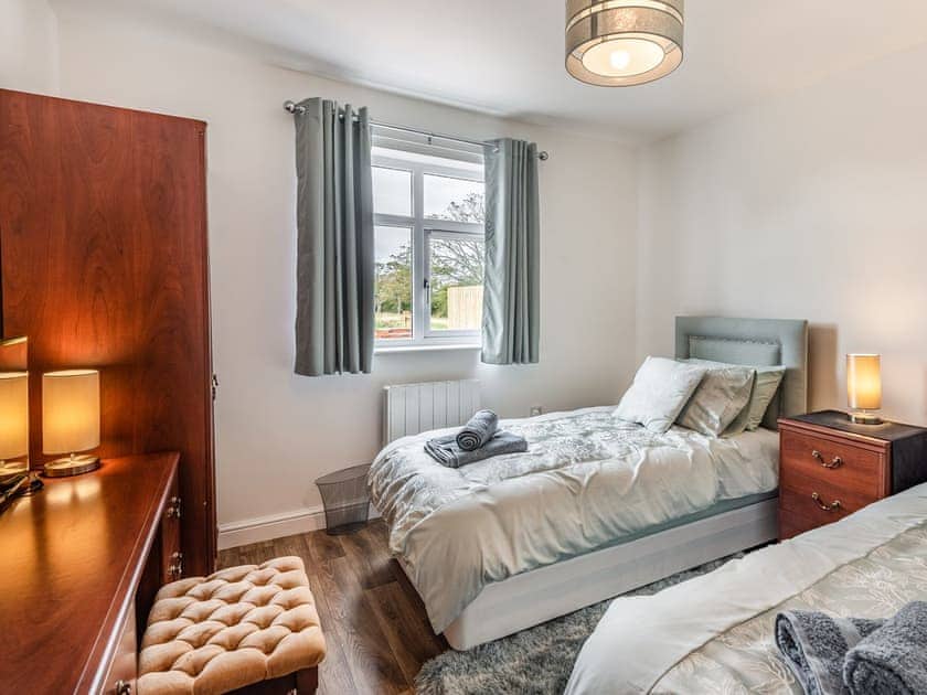 Twin bedroom | Sycamore Lodge - Holding Holiday Homes, Hogsthorpe