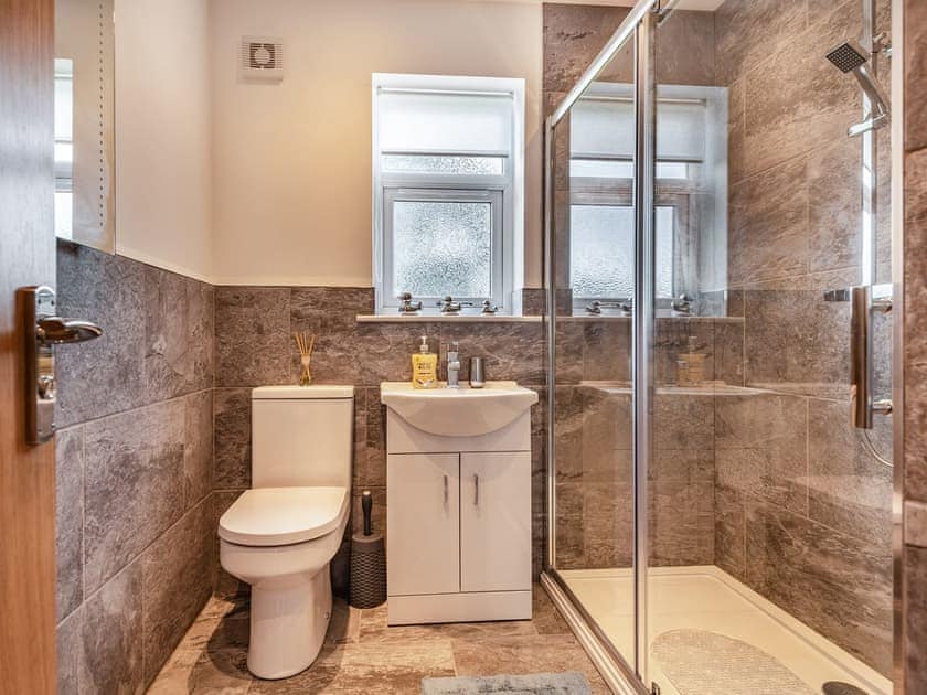 Shower room | Sycamore Lodge - Holding Holiday Homes, Hogsthorpe