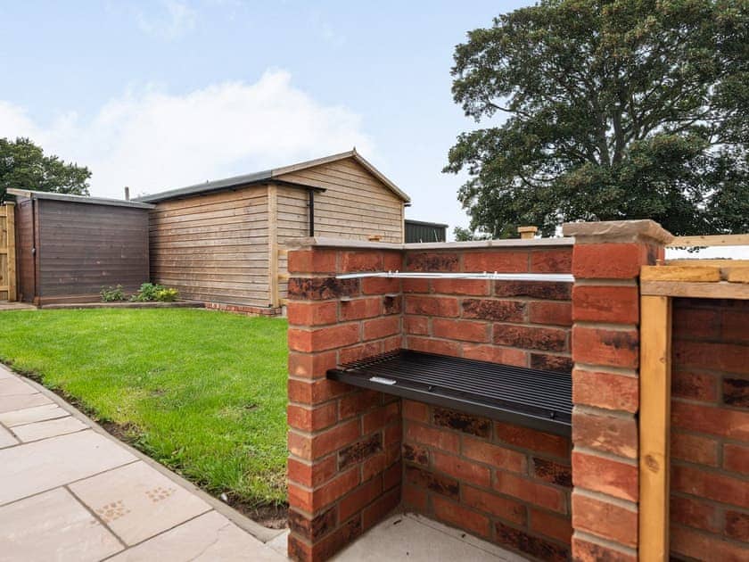 Built-in-BBQ | Sycamore Lodge - Holding Holiday Homes, Hogsthorpe