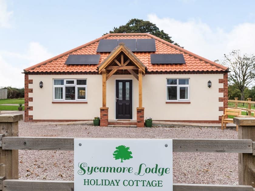 Exterior | Sycamore Lodge - Holding Holiday Homes, Hogsthorpe