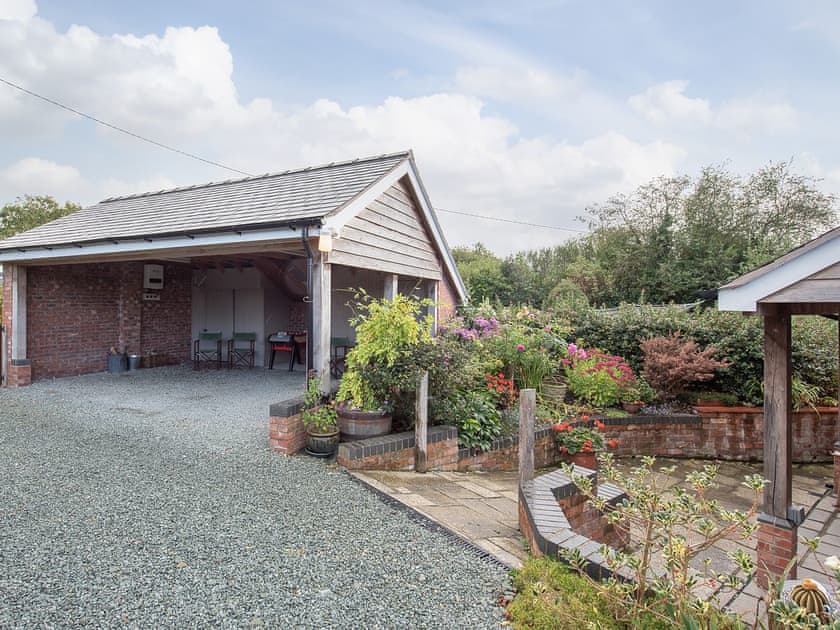 Outdoor area | Top House, Forden