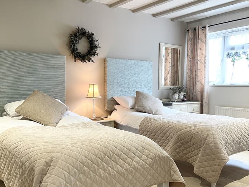Twin bedroom | Restwell, Southrepps