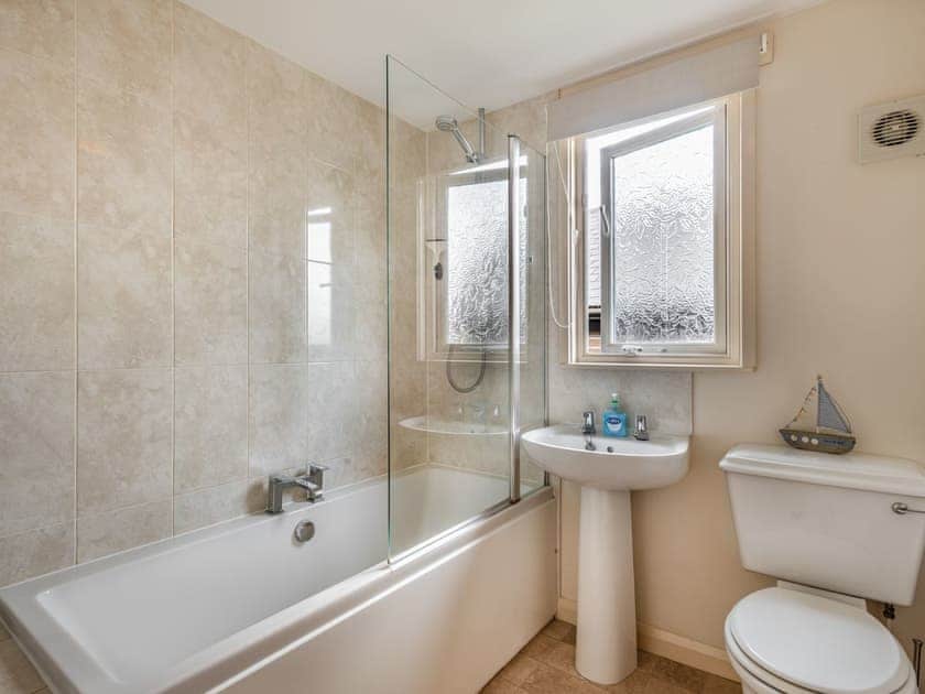 Bathroom | Sunset Lodge, Brundall, near Norwich