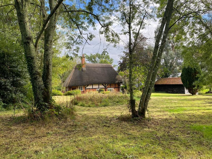 Setting | Dairy Farm, Romsey, near Brook