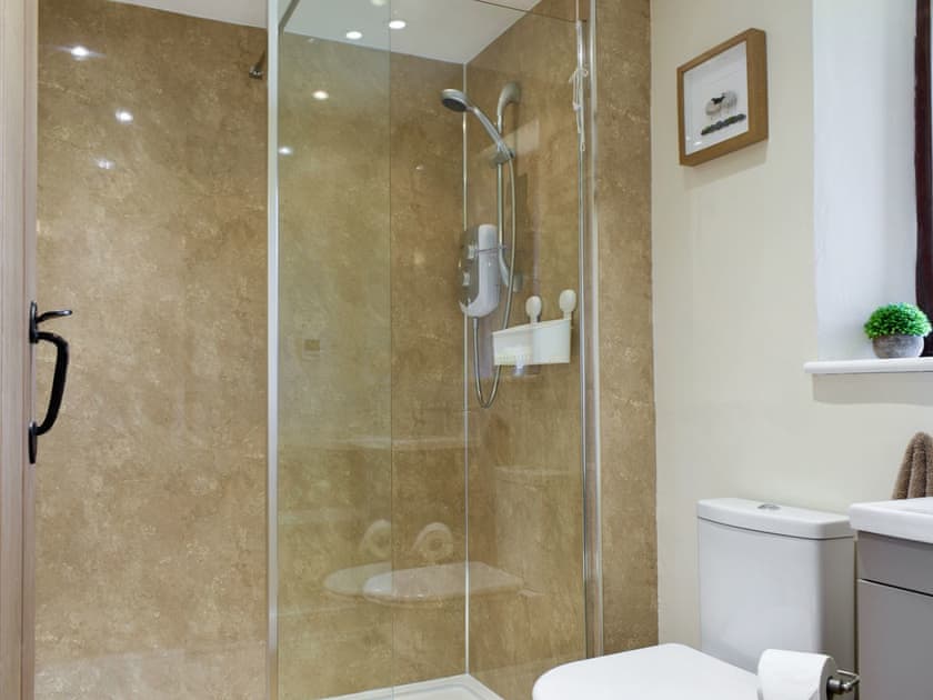 Shower room | Shepherds Den, Newton Le Willows