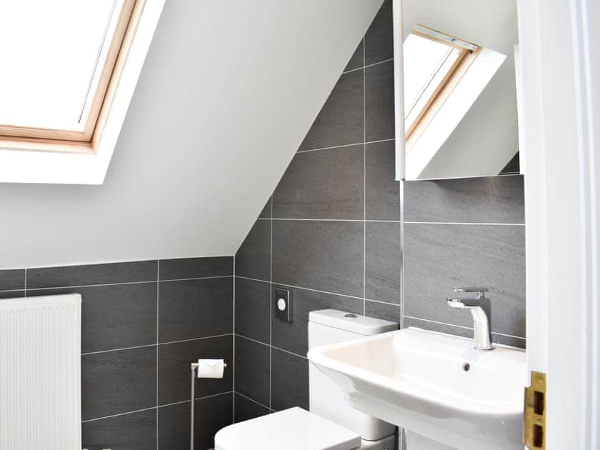 En-suite | 1 Dalbuaick Farm Cottage, Carrbridge