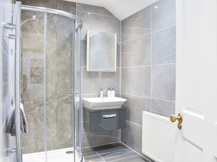 Shower room | 1 Dalbuaick Farm Cottage, Carrbridge