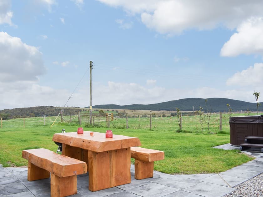 Outdoor eating area | 1 Dalbuaick Farm Cottage, Carrbridge