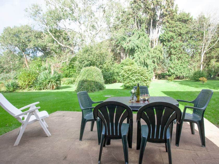 Outdoor area | The Coach House - South Allington Barns, Kingsbridge