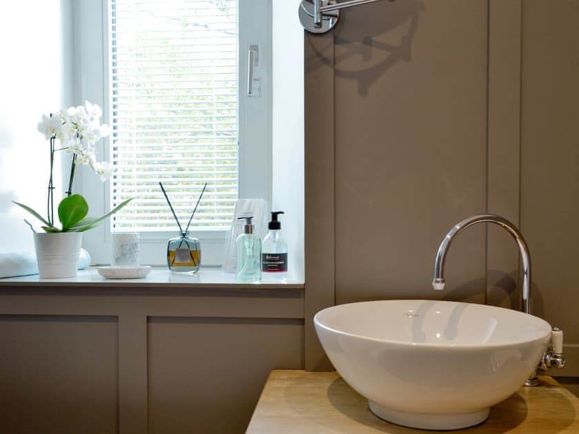 Bathroom | Darroch View, Ballater