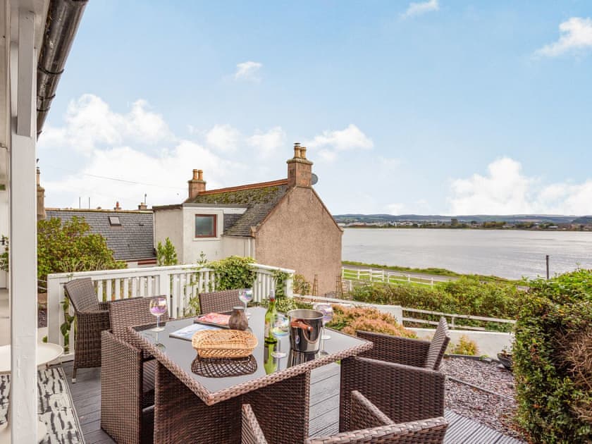 Sitting-out-area | Fishermans Cottage, Kessock