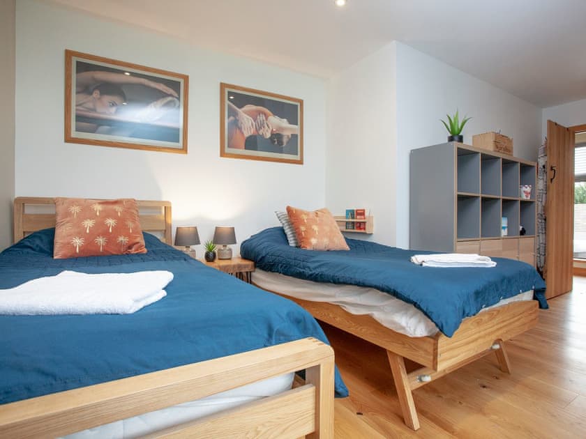 Twin bedroom | Vredehoek, Blunts, near Saltash
