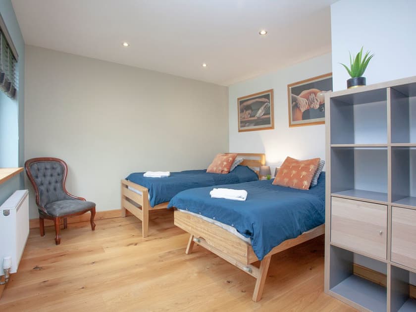 Twin bedroom | Vredehoek, Blunts, near Saltash