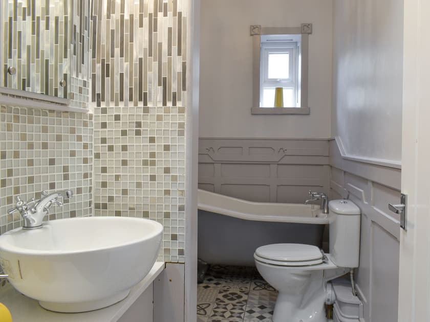 Bathroom | Slant End Cottage, Linthwaite