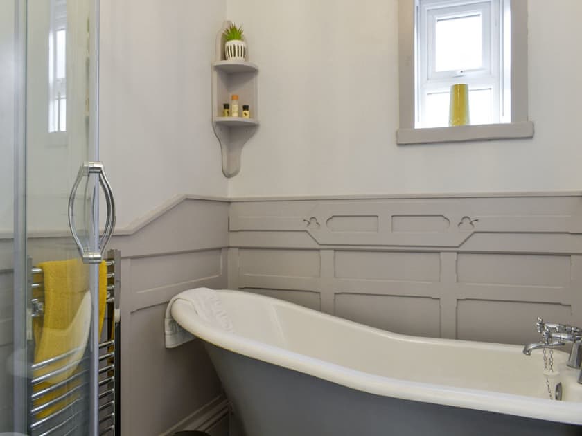 Bathroom | Slant End Cottage, Linthwaite
