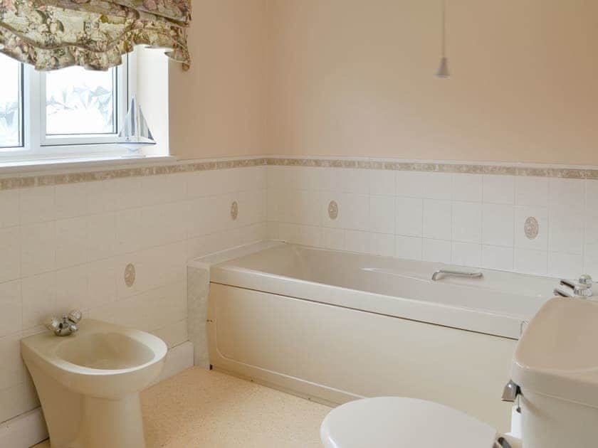 Bathroom | Sunny Crest - Hunmanby Gap Cottages, Hunmanby Gap, near Filey