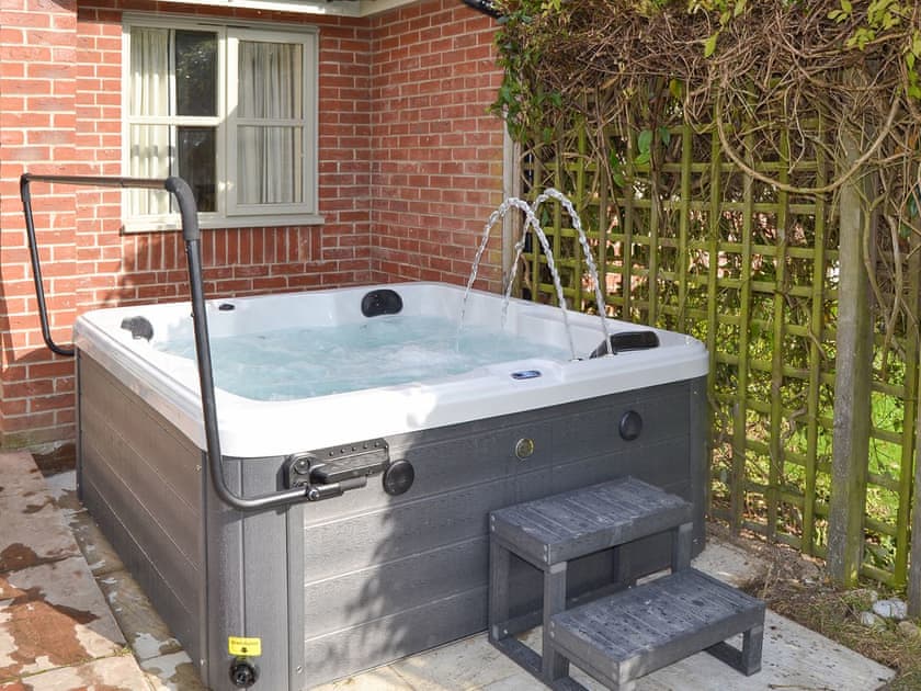 Hot tub | Lily Broad Cottage, Rollesby, near Great Yarmouth