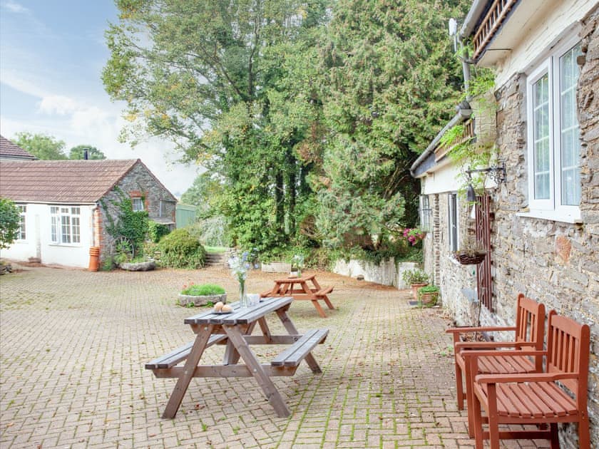 Sitting-out-area | Byre - Summercourt Cottages, Looe
