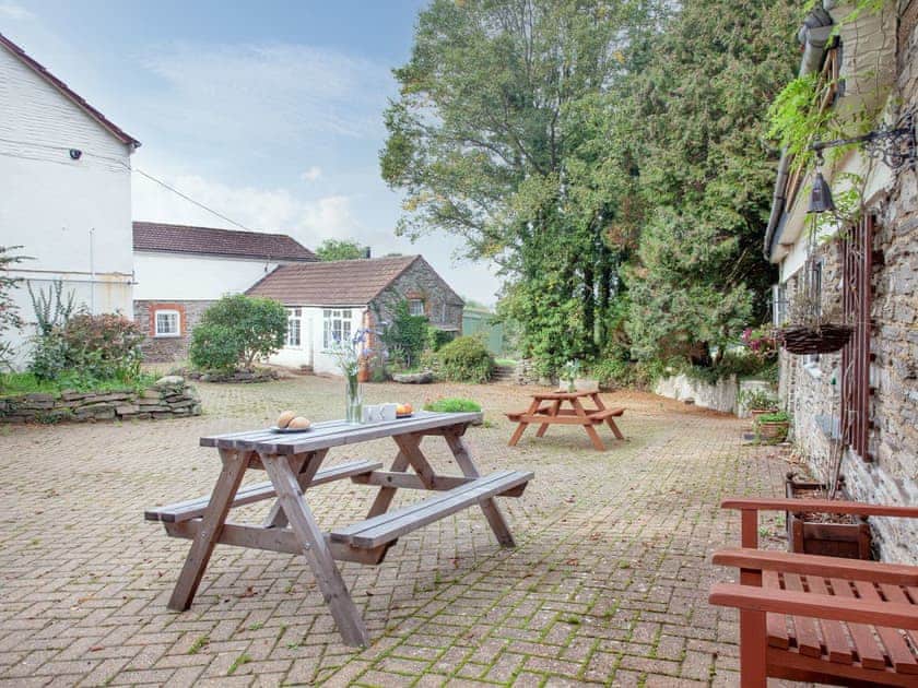 Sitting-out-area | Byre - Summercourt Cottages, Looe