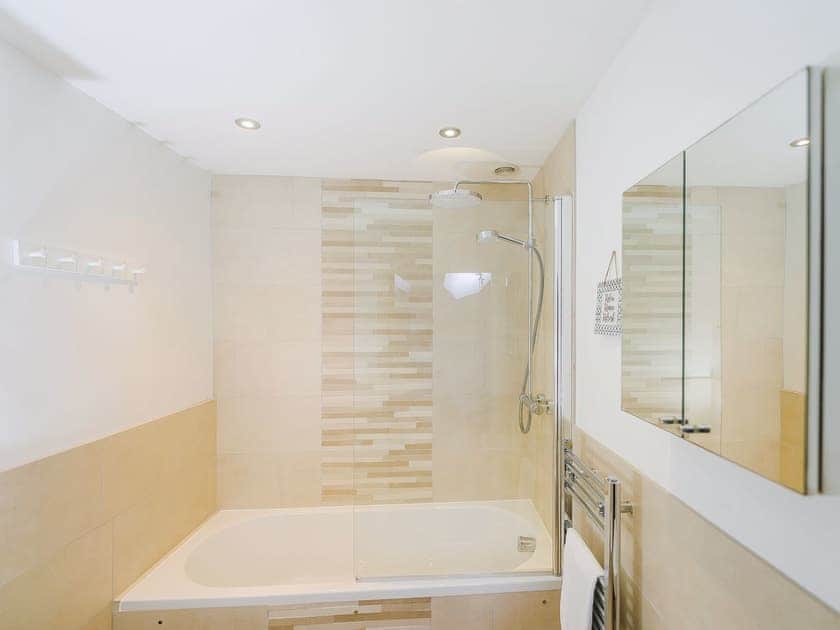 En-suite | Corner Cottage - Corffe Cottages, Tawstock, near Barnstaple