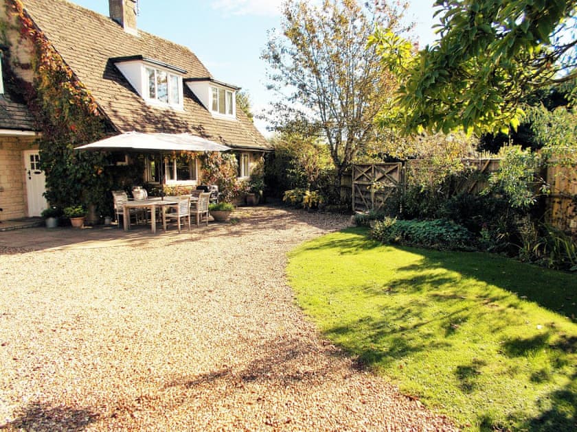 Driveway | Alderley House, Bourton-on-the-Water