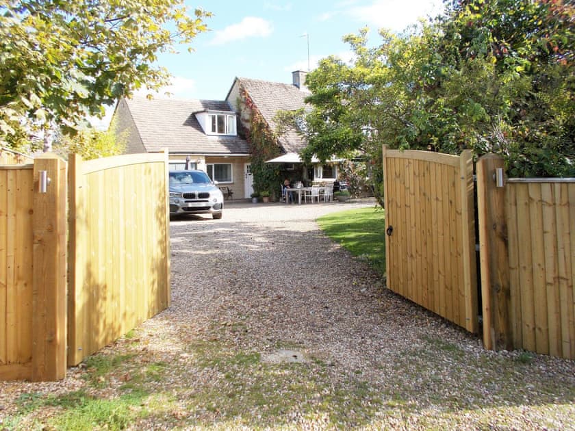 Driveway | Alderley House, Bourton-on-the-Water