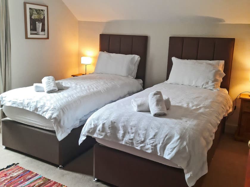 Zip and link twin bedroom (can be king size double on request) | Bede’s Cottage, Windermere