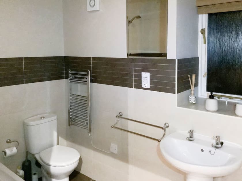 Bathroom | Bramble Cottage, Ingoldisthorpe, near Hunstanton