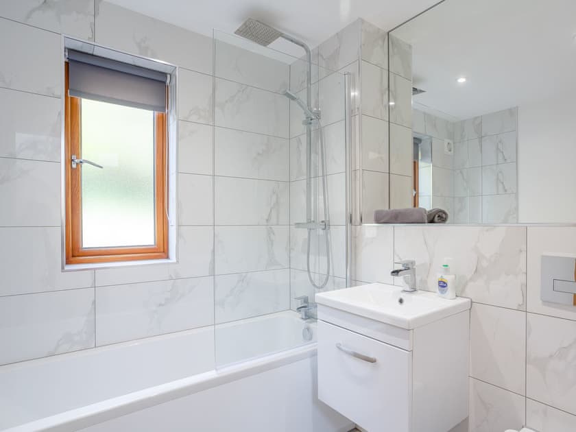 Bathroom | Waterside Lodge Three - Ashgrove Country Park, Elland