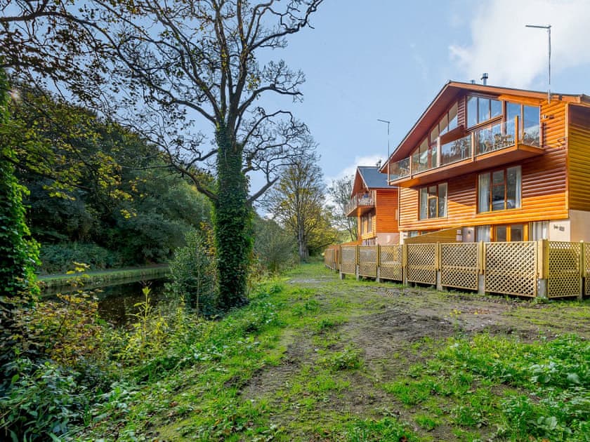 Exterior | Waterside Lodge Three - Ashgrove Country Park, Elland