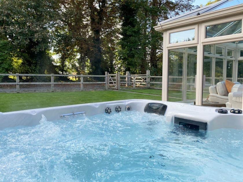 Hot tub | Rectory Cottage, Blankney, near Lincoln