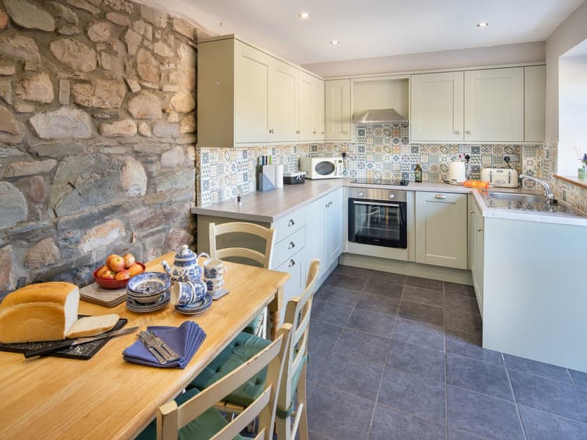 Kitchen/diner | Coeden Afal - Tanylan Farm Cottages, Kidwelly
