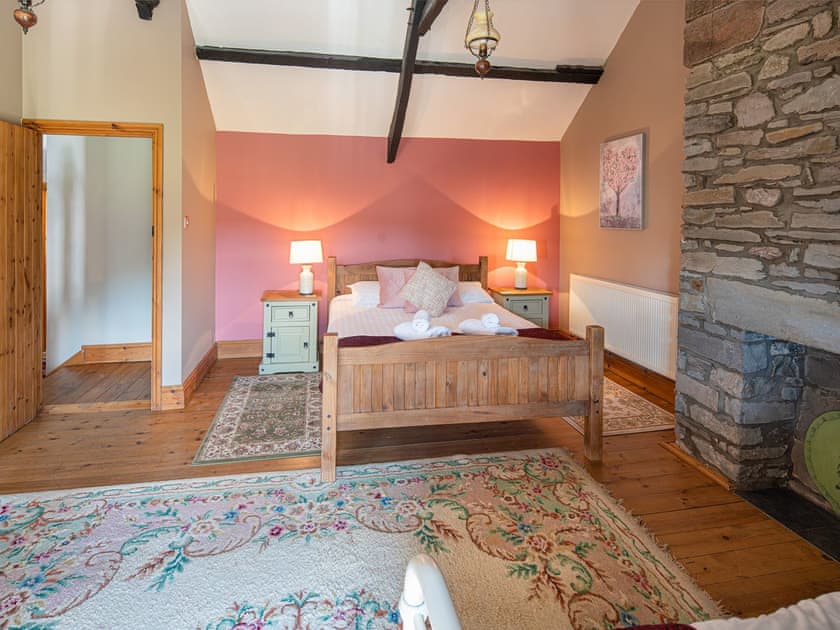 Bedroom | Coeden Afal - Tanylan Farm Cottages, Kidwelly