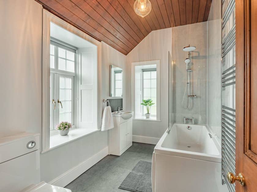 Bathroom | Groudd Hall, Cerrigydrudion