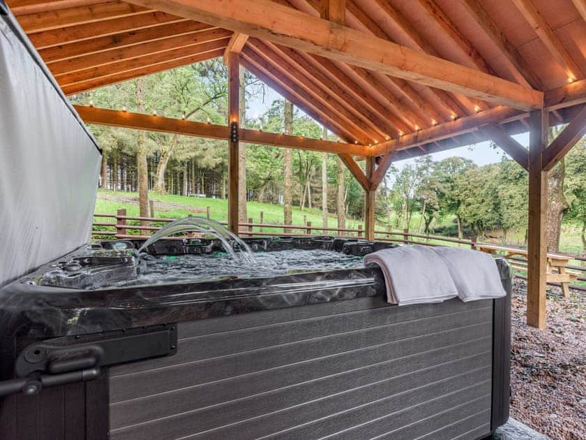 Hot tub | Groudd Hall, Cerrigydrudion