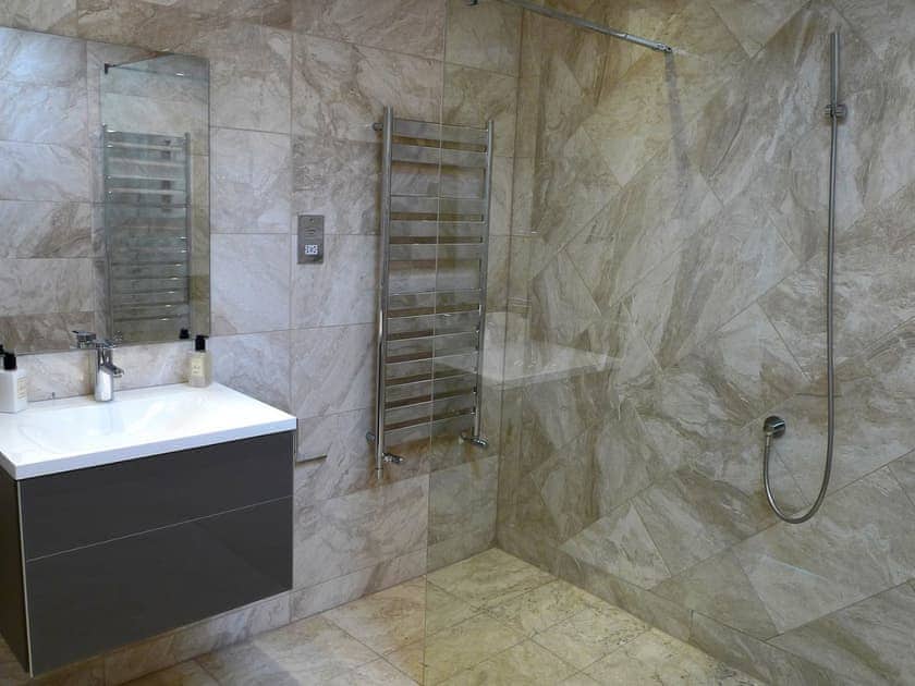 Bathroom | Woodland Lodge, Bishopsoil, near Goole