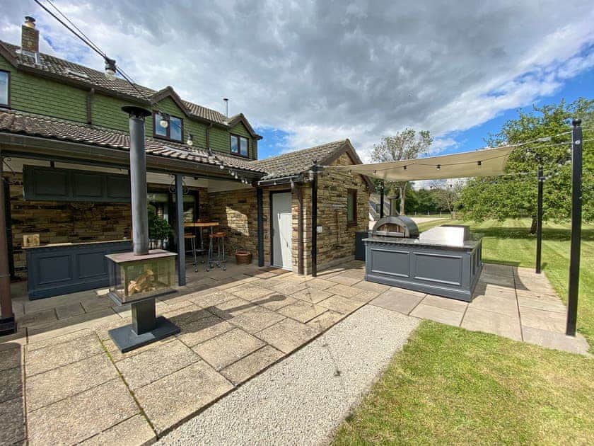 Built-in-BBQ | Woodland Lodge, Bishopsoil, near Goole