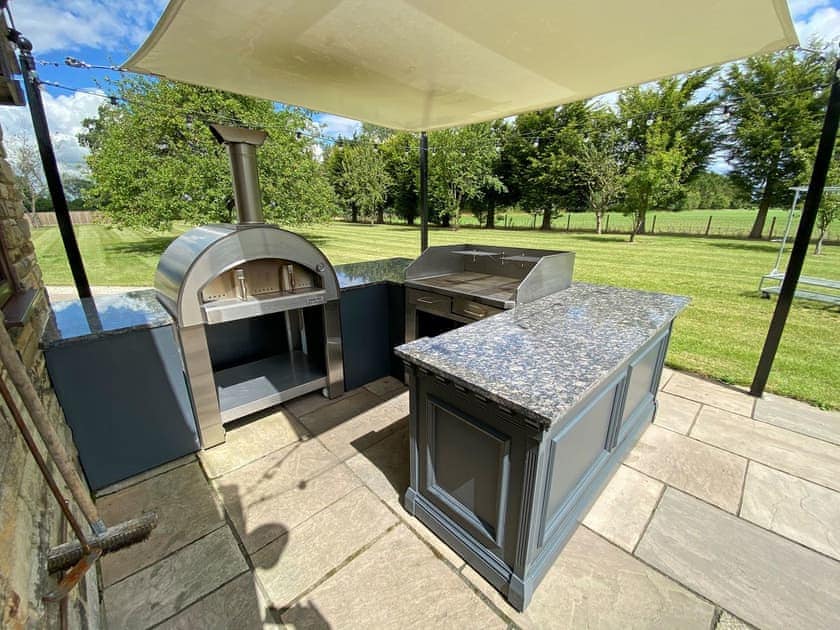 Outdoor eating area | Woodland Lodge, Bishopsoil, near Goole