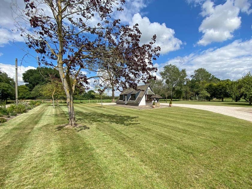 Setting | Woodland Lodge, Bishopsoil, near Goole
