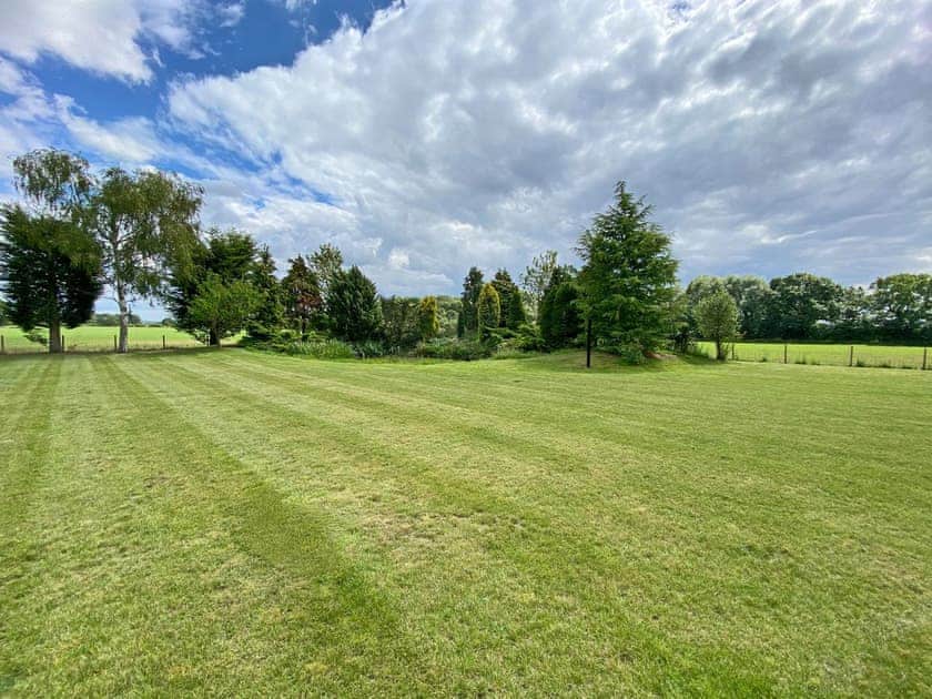 Setting | Woodland Lodge, Bishopsoil, near Goole