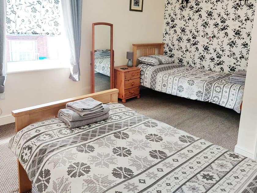 Twin bedroom | Admiral’s Cottage, Bridlington