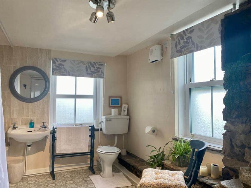 Bathroom | Mark Close Farmhouse, Alston