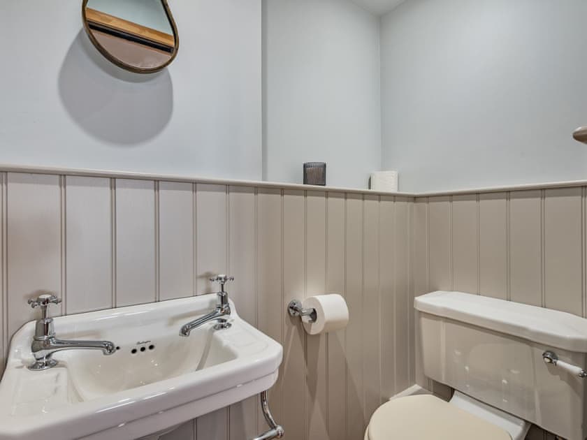 Ground floor toilet | Bankside, Parwich