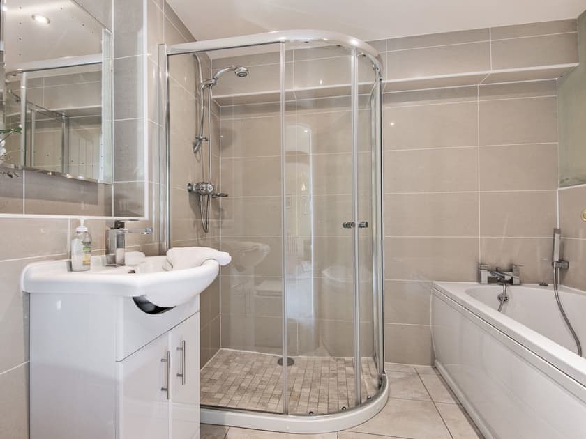 Bathroom | The Granary - Rose Cottage Farm, Horsington