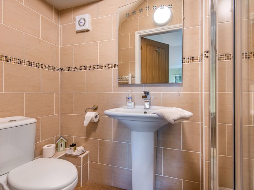 Shower room | The Granary - Rose Cottage Farm, Horsington
