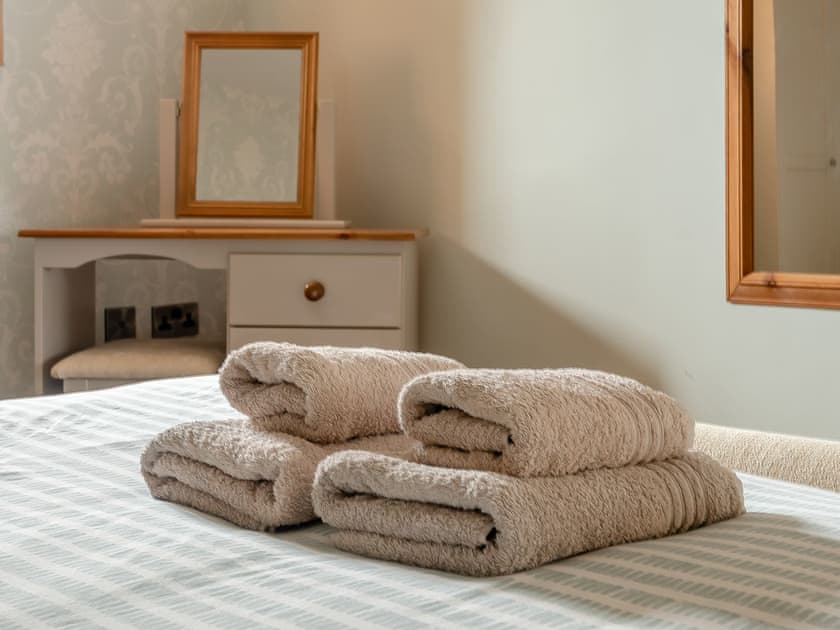 Double bedroom | Robin’s Nest - Paith Holiday Cottages, Capel Seion, near Aberystwyth